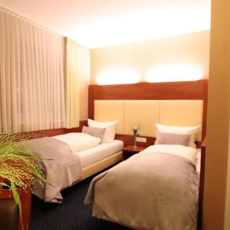 סארברוקן Hotel Wahlster מראה חיצוני תמונה