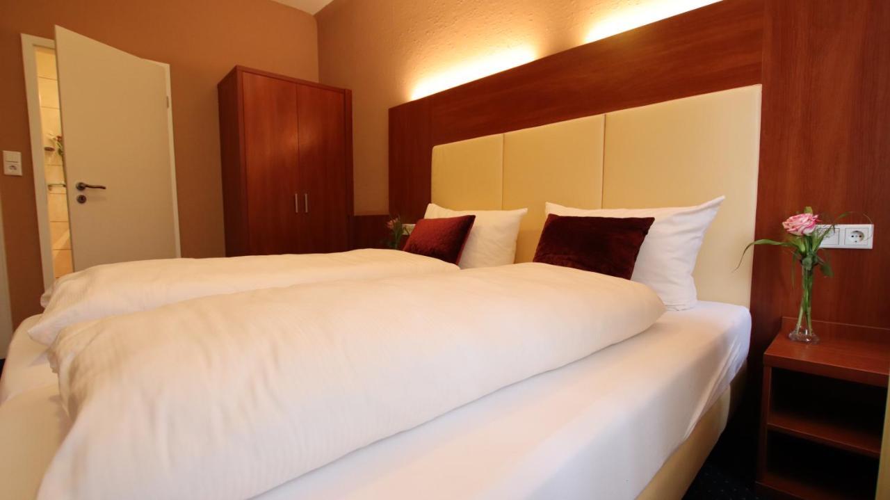 סארברוקן Hotel Wahlster מראה חיצוני תמונה