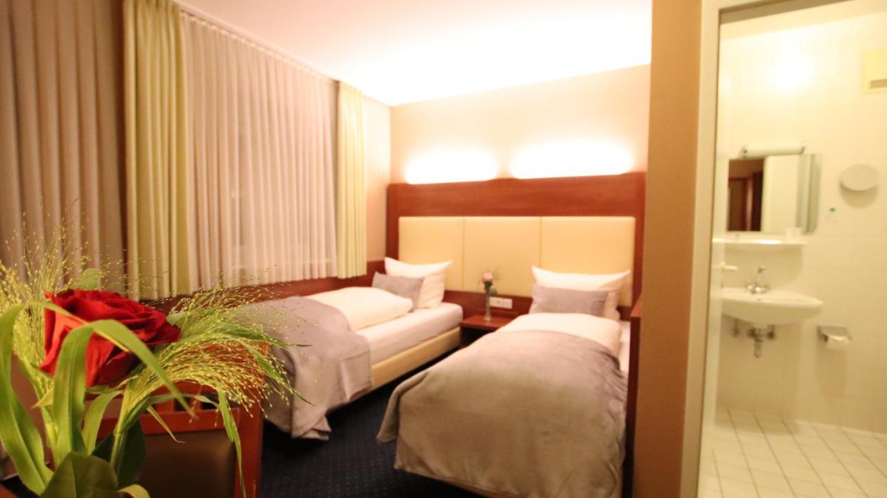 סארברוקן Hotel Wahlster מראה חיצוני תמונה