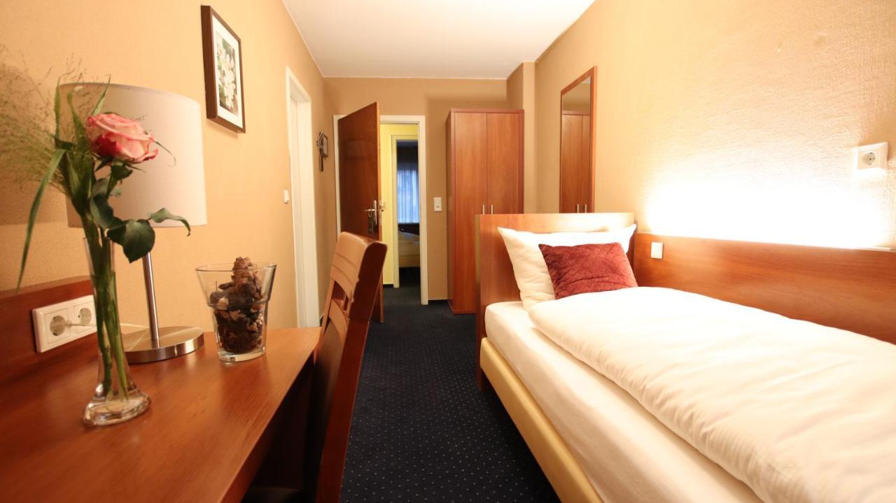 סארברוקן Hotel Wahlster מראה חיצוני תמונה