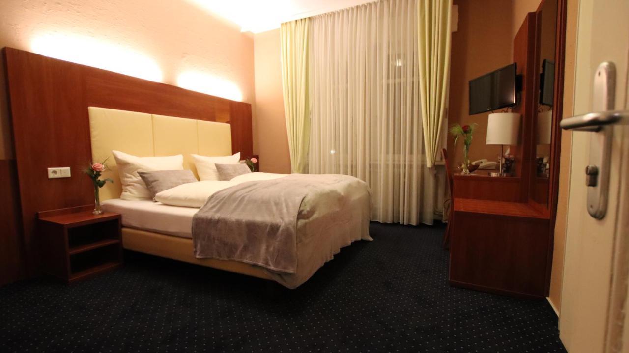 סארברוקן Hotel Wahlster מראה חיצוני תמונה